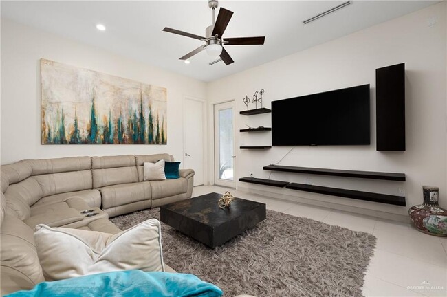 Building Photo - 22 Toronto Ave