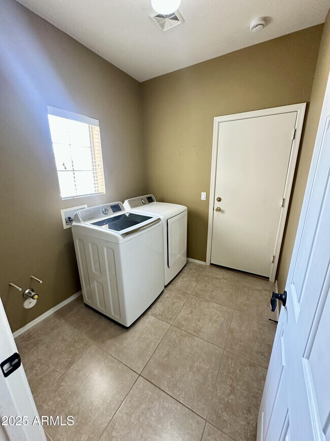 Building Photo - 6425 S Kimberlee Way