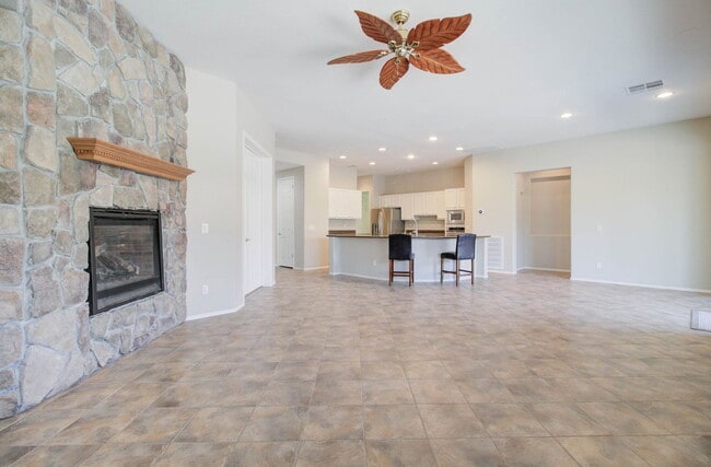 Building Photo - 4120 E Donato Dr