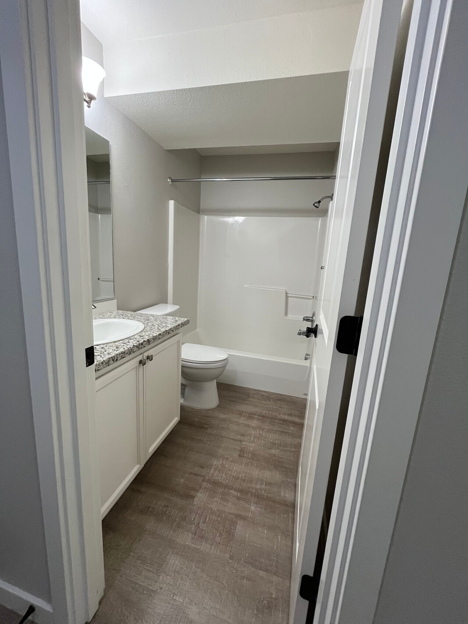 Building Photo - 607 W 1st St