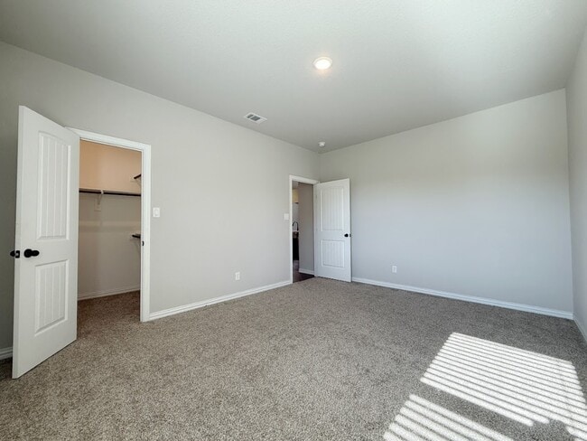 Building Photo - 104 Cottonwood Ct