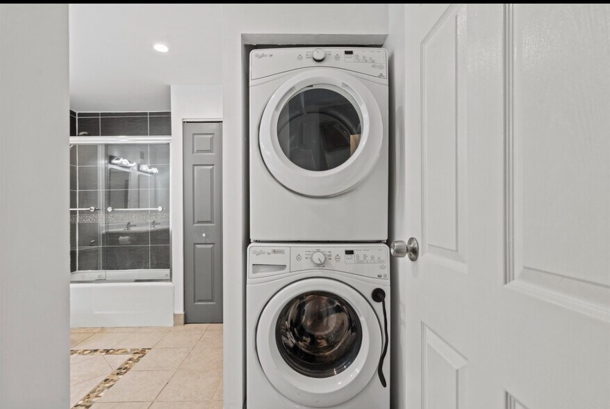 In-unit washer dryer - 1 Greene St