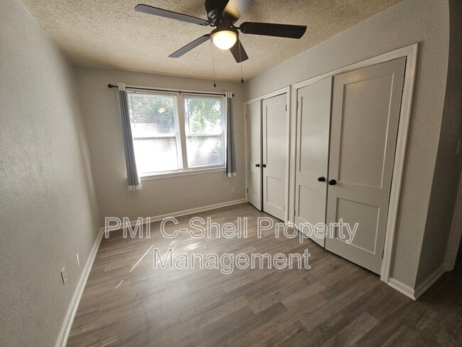 Building Photo - 210 N Pinewood Ln