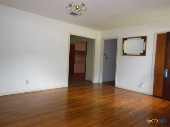 Building Photo - 391 Oakcrest Dr