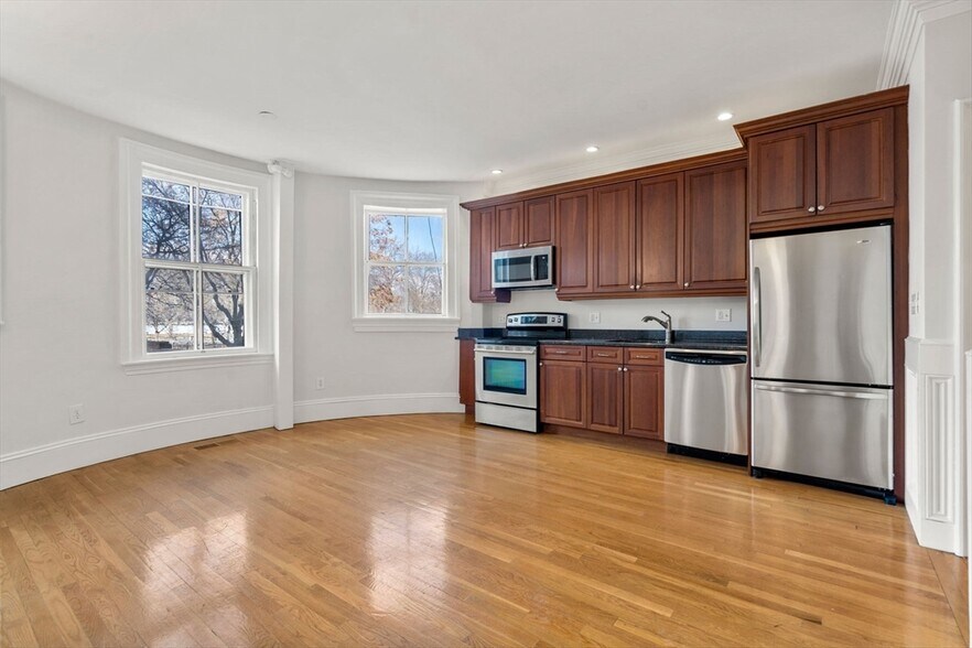 Primary Photo - 244 Beacon St