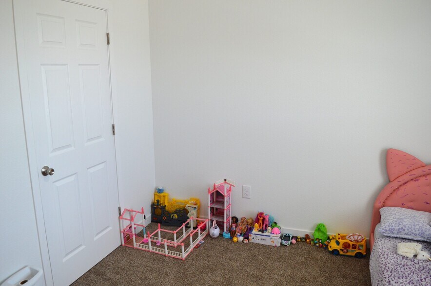 Building Photo - 311 Alberts Dr