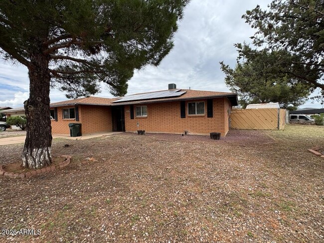 Building Photo - 1281 N Catalina Dr