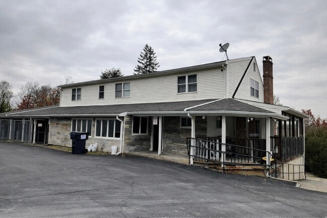 Building Photo - 216 Friemann Ln