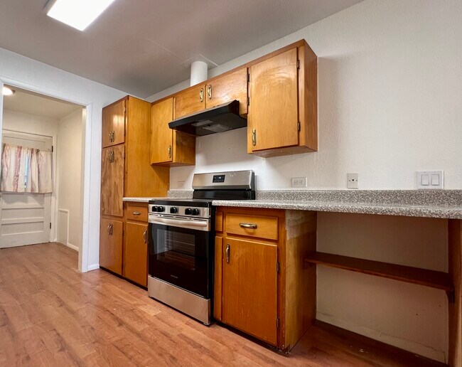 Building Photo - 3118 S Acoma St