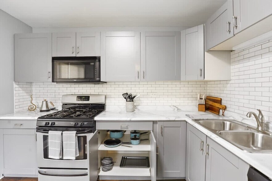 Building Photo - 327 Musial Cir