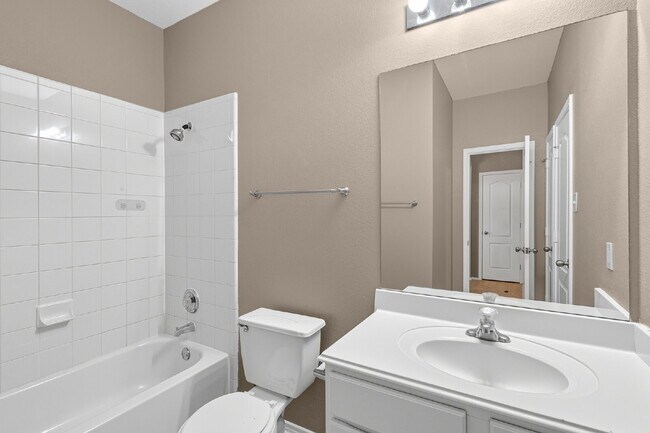 Building Photo - FREE First Month's Rent!