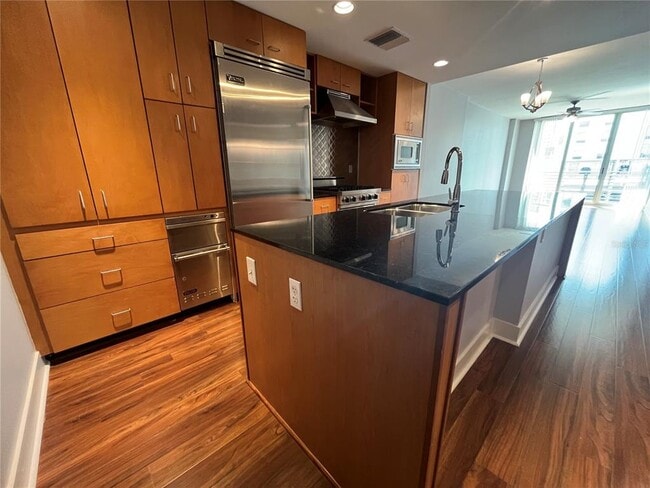 Building Photo - 1120 E Kennedy Blvd