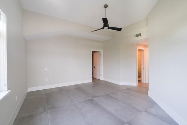 Building Photo - 309 E Ocean Ave