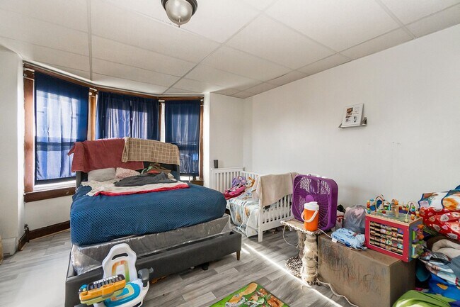 Building Photo - ? Spacious 3-Bedroom Home in Allentown – M...