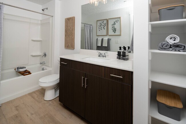 Building Photo - 7th West at Midtown