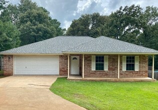 Building Photo - HOME AVAILABLE IN CENTRAL HEIGHTS!!! NO PE...