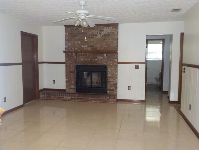 Building Photo - 2452 Ridgecrest Ave
