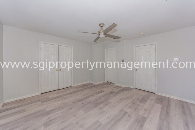 Building Photo - 6001 Pinwood Cir