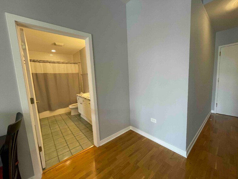 Building Photo - 1155 W Madison St