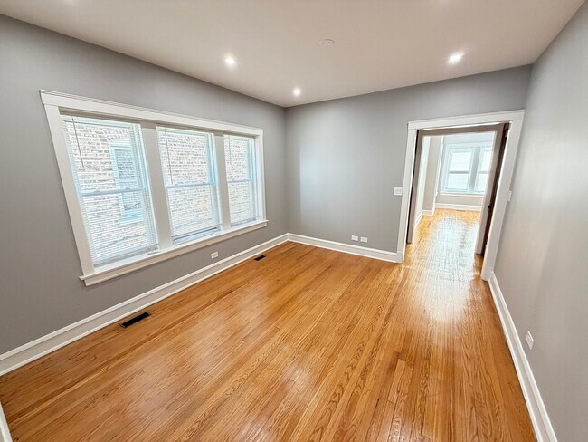 Building Photo - 4838 W Addison St