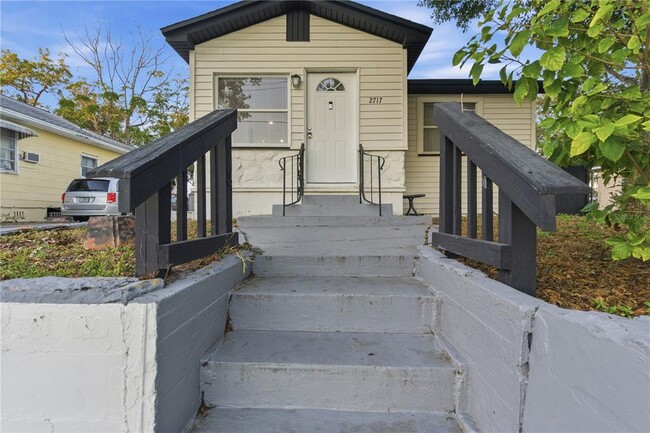 Building Photo - 2717 W Cherry St