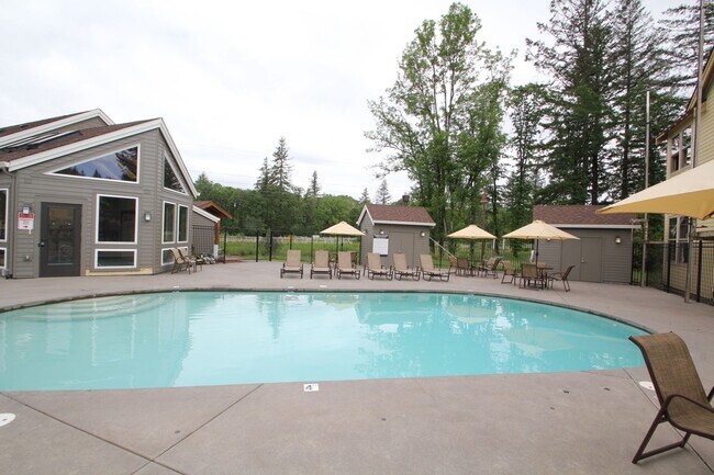 Building Photo - 2 Creeks Condominiums - Gated Community on Camas Meadows Golf Course