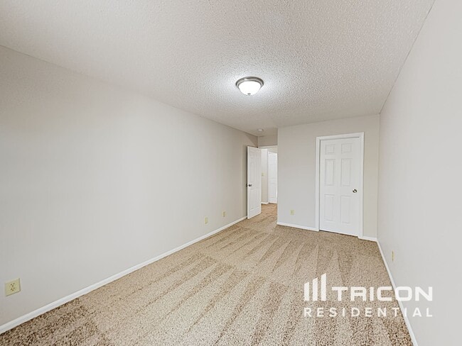 Building Photo - 10333 Liverpool Way