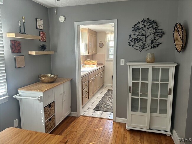 Building Photo - 805 4th St