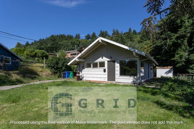 Building Photo - Charming 2 Bedroom Bungalow Available in NE Portland!