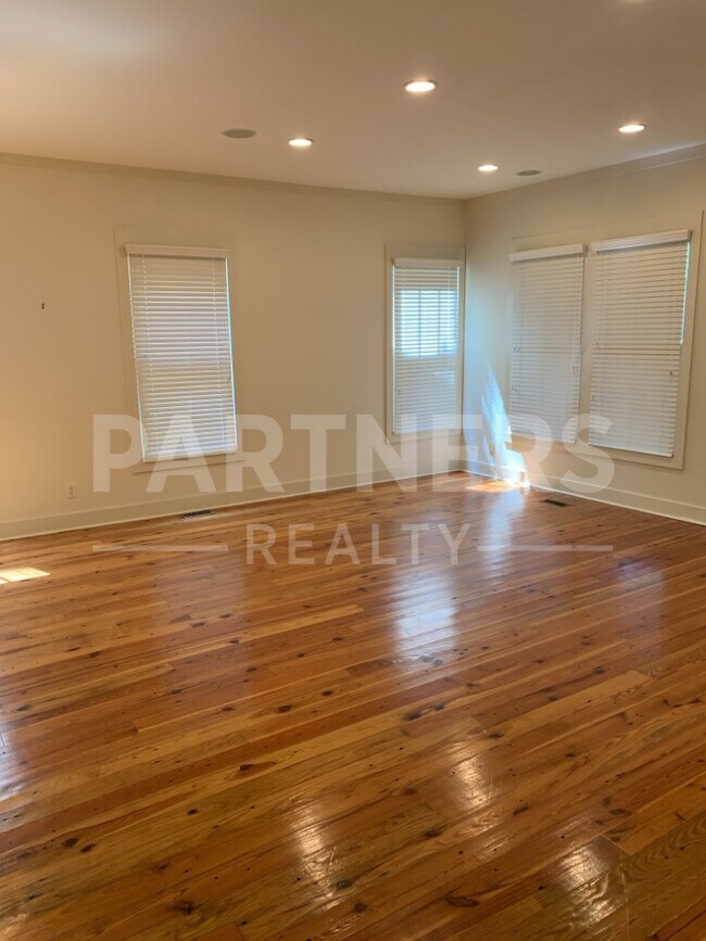 Building Photo - 19 Bungalow Ct