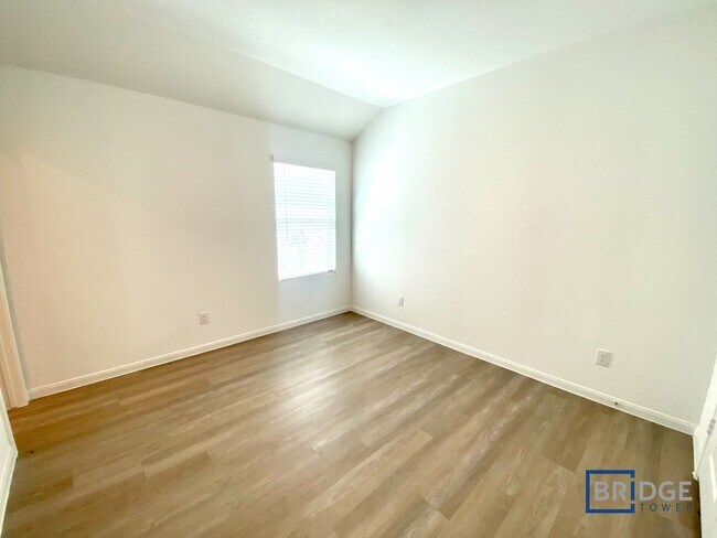 Building Photo - 2720 Coral Vly