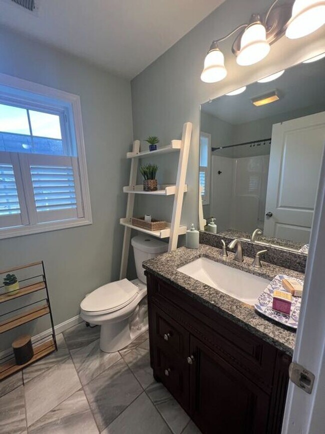Building Photo - Charming 3-Bedroom Home with Modern Comfor...