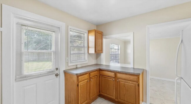 Building Photo - 1791 Sylvan Dr