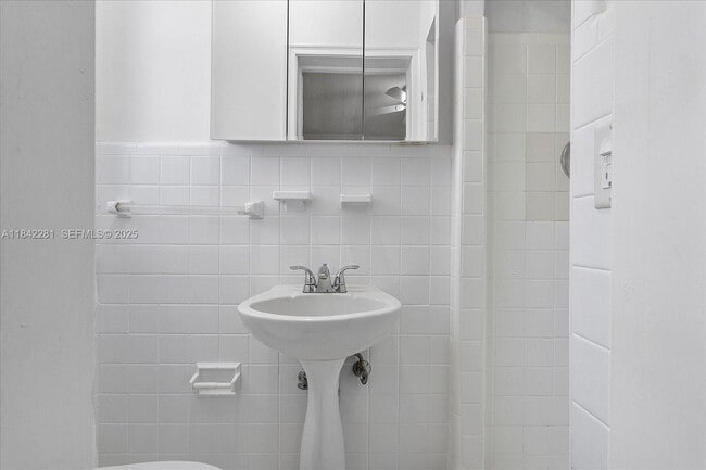 Building Photo - 8826 Emerson Ave