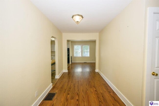 Building Photo - 216 N Mantle Ave