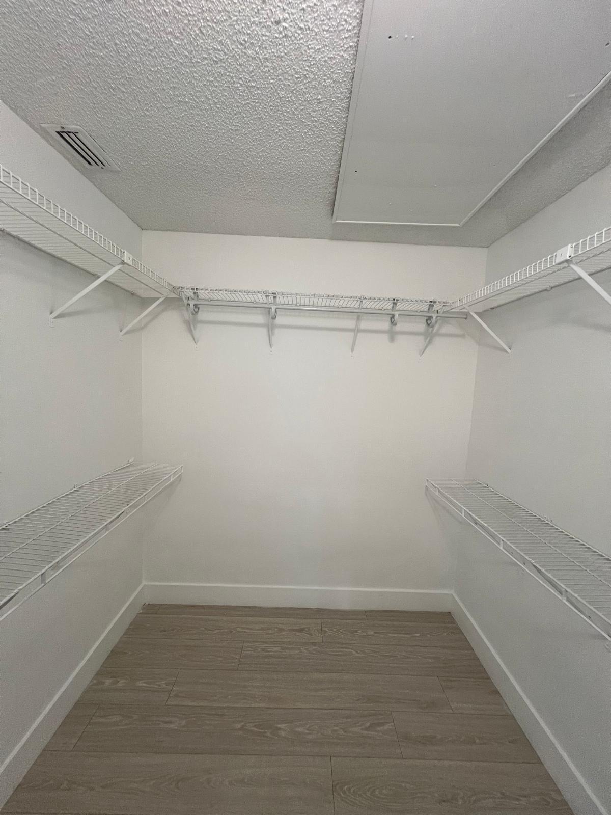 Building Photo - 1060 SW 111th Way