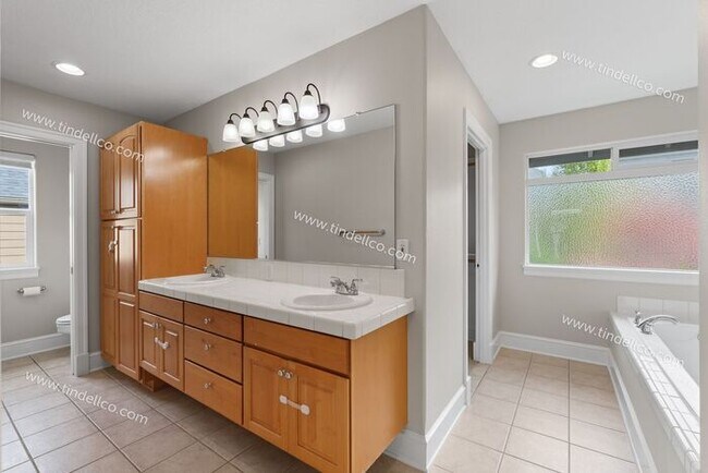 Building Photo - Spacious 3-Bedroom Home with Large Bonus Room & Loft in Bauer Highlands - Landscape Provided!