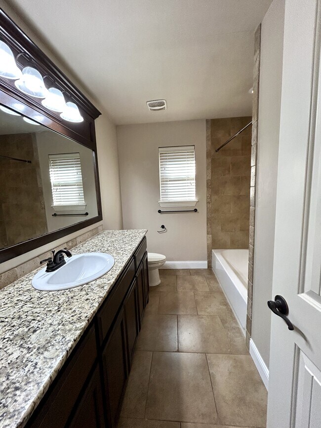 Building Photo - 2407 SW Edinburough Dr