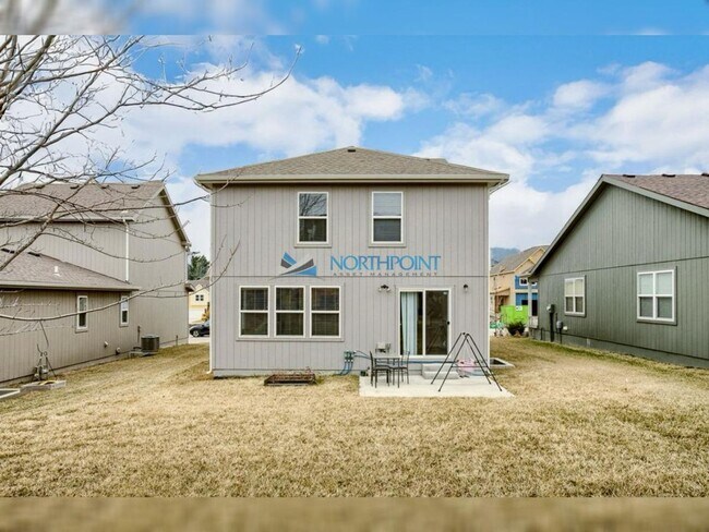 Building Photo - Spacious 4 beds 2.5 baths in Lees Summit