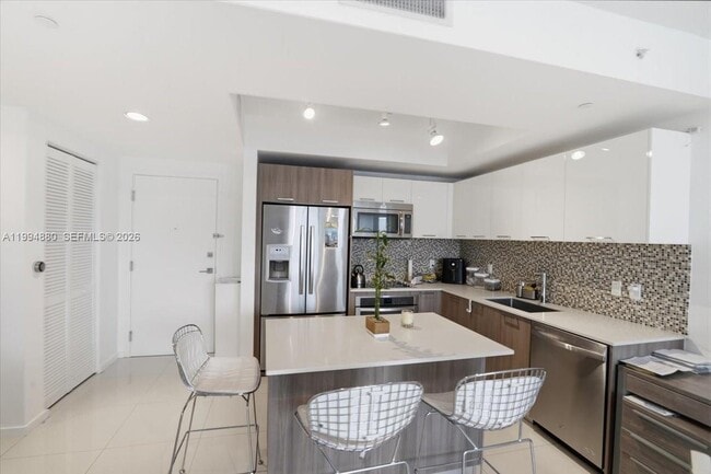 Building Photo - 5300 Paseo Blvd