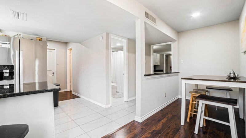 Building Photo - 6407 Chinaberry Trail