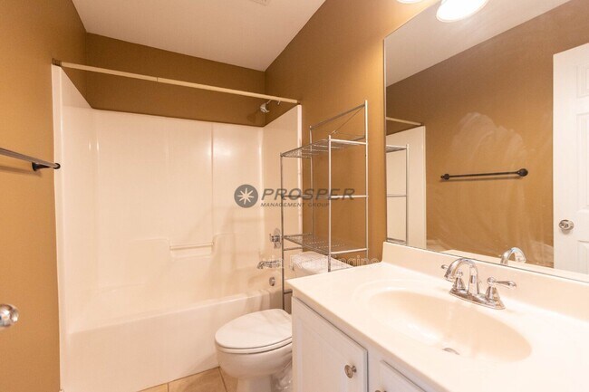 Building Photo - 102 Wellington Ave