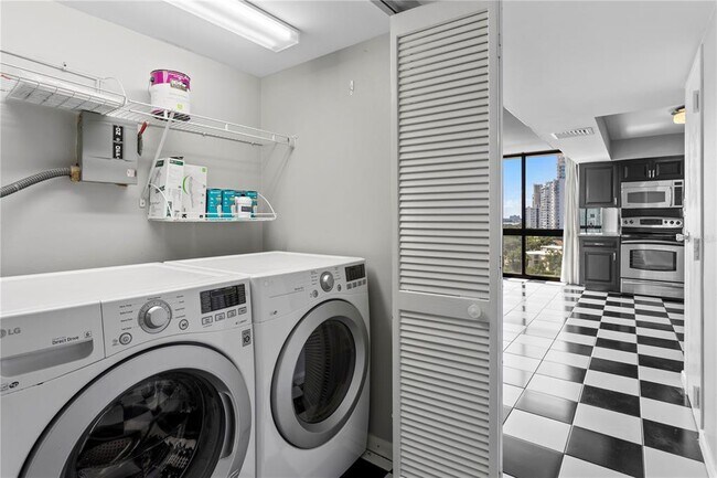 Building Photo - 3301 Bayshore Blvd