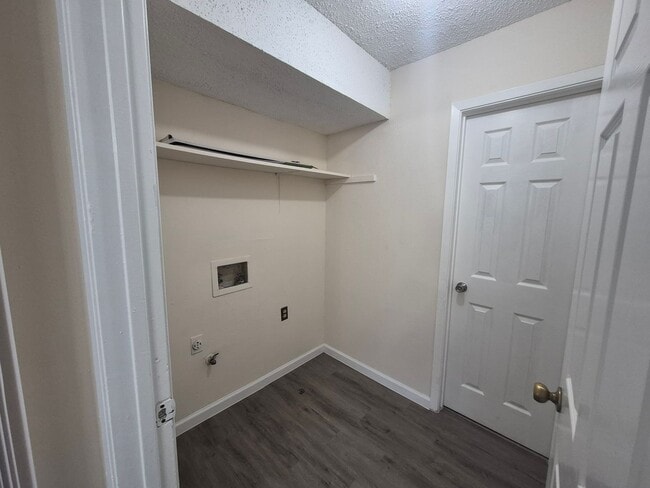 Building Photo - 1105 Ash Cove