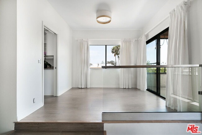 Building Photo - 817 10th St