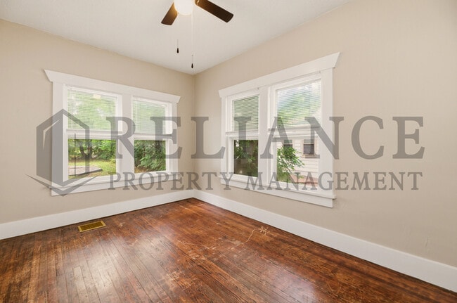 Building Photo - 1425 S Laura Ave