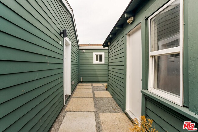 Building Photo - 126 Franklin Ct