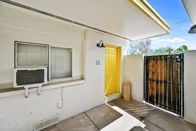 Building Photo - 1241 E McKinley St