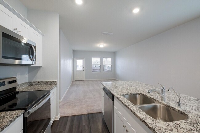 Building Photo - *MOVE IN SPECIAL ONE MONTH FREE*