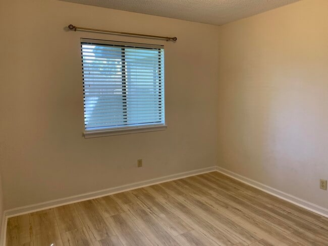 Building Photo - 360 Evergreen Ave